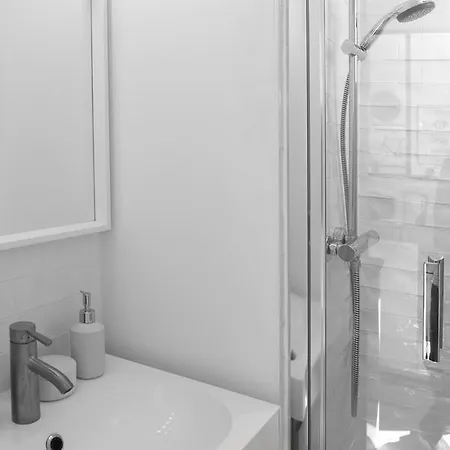 Apartment Paris-buttes Chaumont Ii